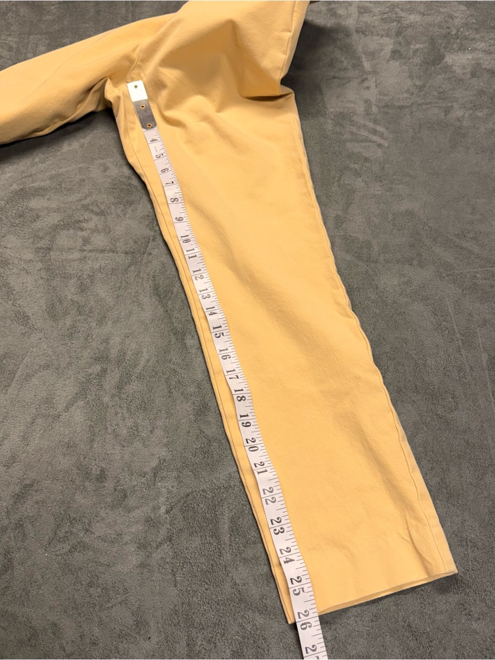 Old Navy Women’s Skinny Pants in Light Tan - Picture 6 of 6